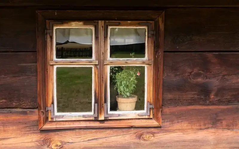 Jak uszczelnić drewniane okna na zimę?