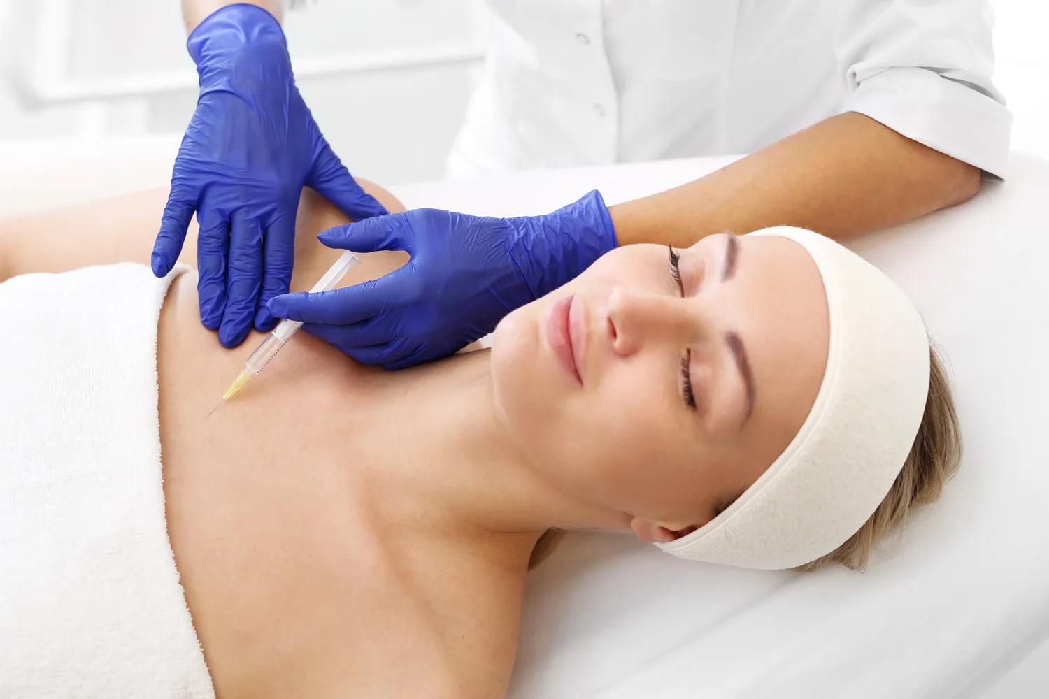 Ile trzyma kwas hialuronowy?