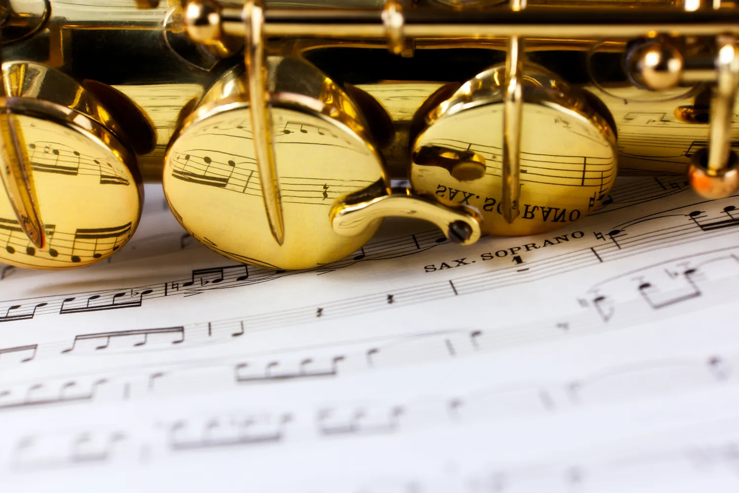 Jak się bawią ludzie saksofon?